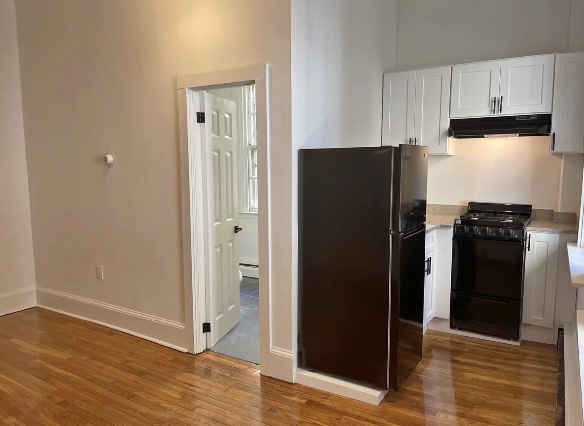 17 Seventh St - 5